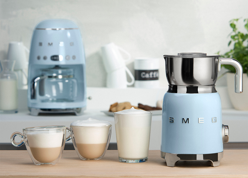 SMEG Pink Retro-Style Milk Frother