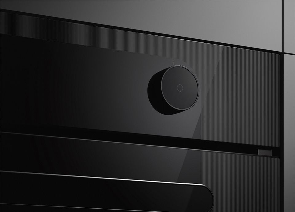 The image shows a closeup of ergonomic knobs of a Musa oven