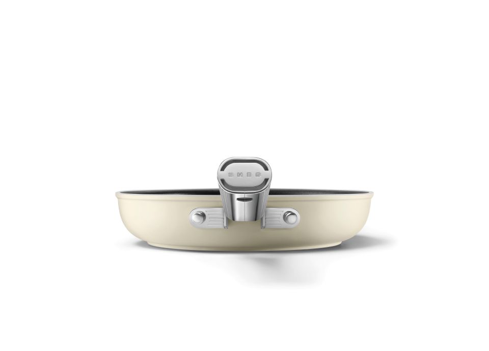 Premium handles and lids, built to last