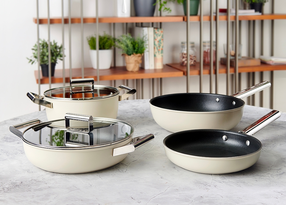 Smeg Cookware 50年代スタイル 焦げ付き防止ディープパン 蓋付き