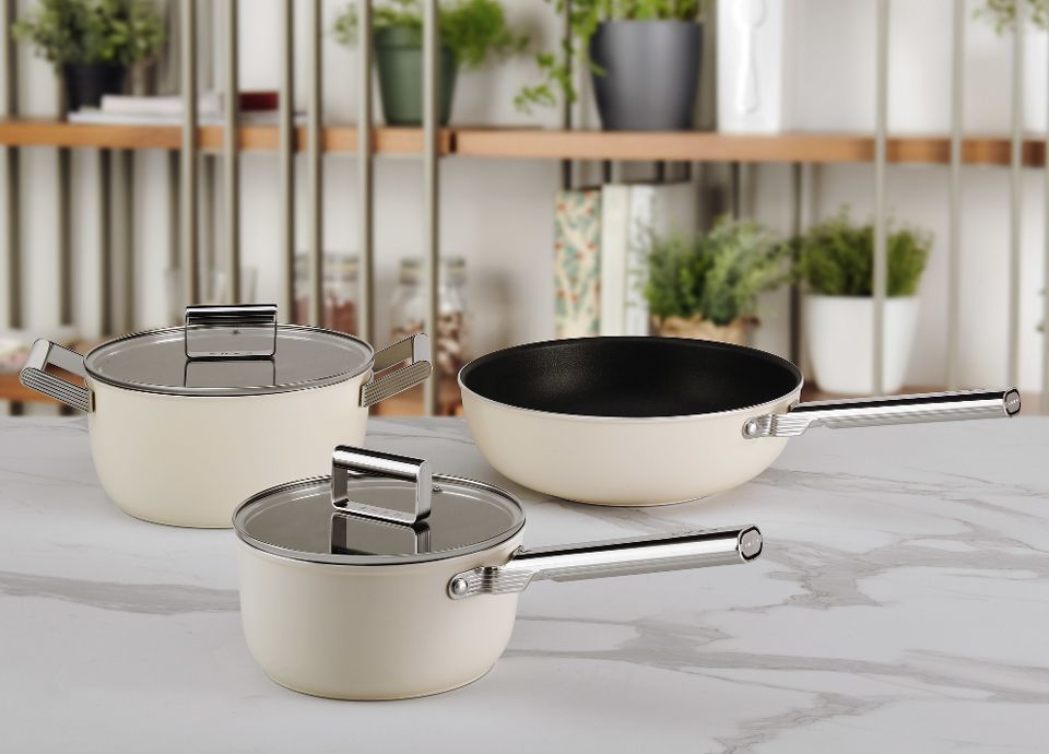 Smeg cookware collection