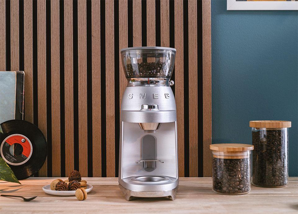 A perfect coffee grinding for a complete "barista set"