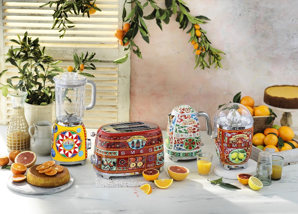 1. ΜΙΚΡΟΣΥΣΚΕΥΕΣ SMEG & DOLCE & GABBANA