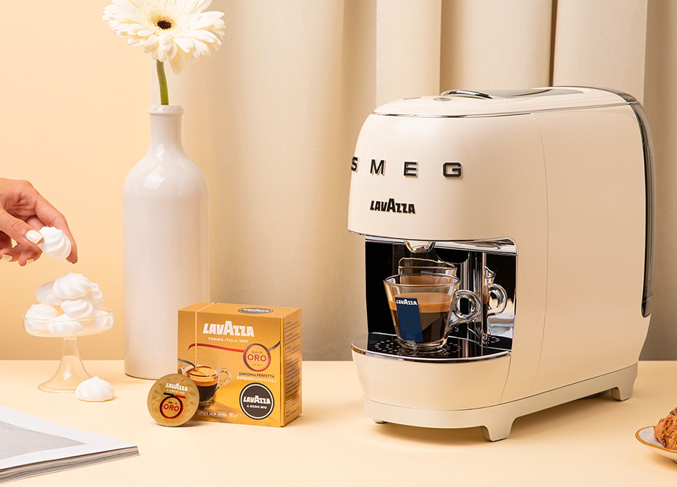 Lavazza A Modo Mio SMEG, coffee pod machine