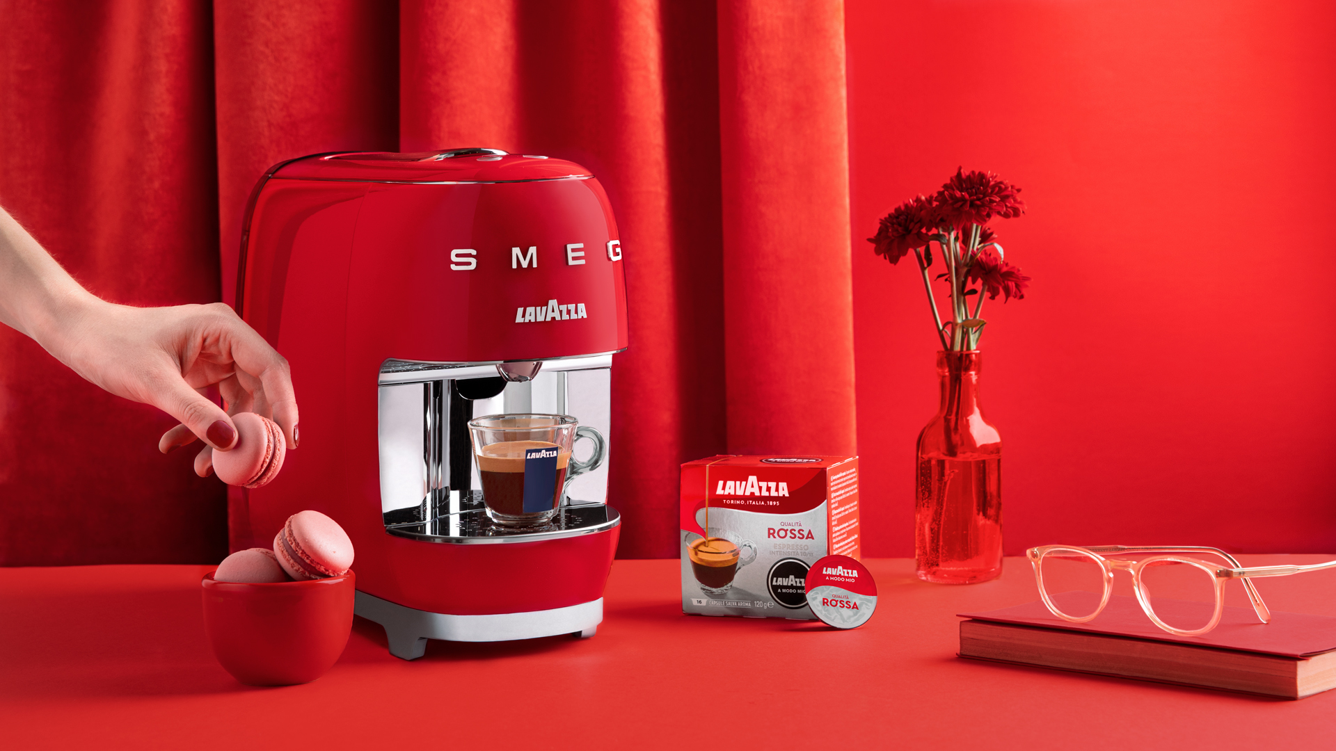 Lavazza A Modo Mio SMEG, Macchina per caffè a capsule