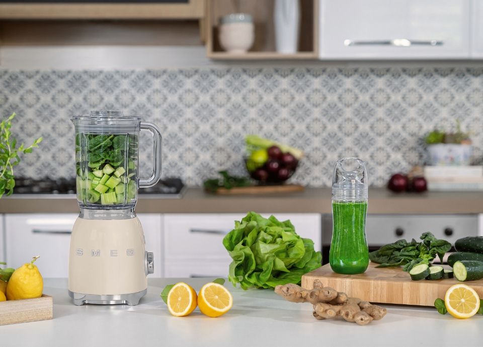 Mini Blender: multifonction et compact, apportez du style à la cuisine avec  Smeg I SMEG FRANCE