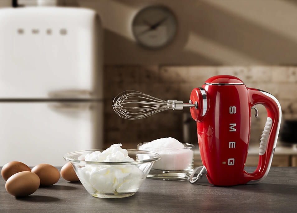 Design meets functionality in Smeg hand mixer | Smeg.com