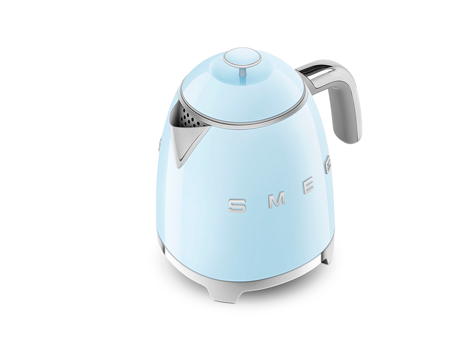  Smeg KLF05 pastel blue mini kettle