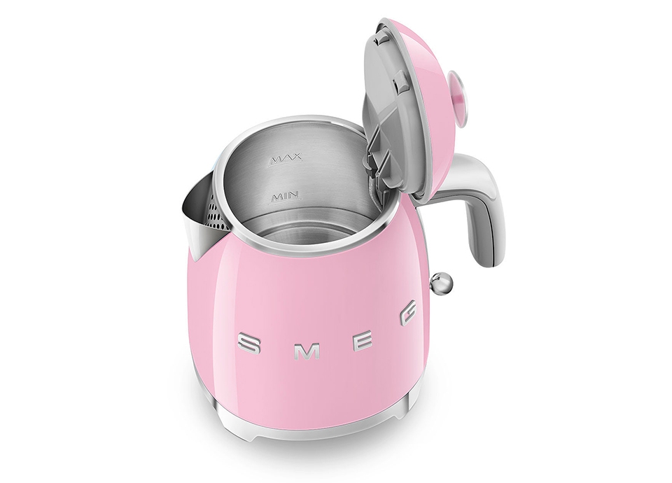  Smeg KLF05 pink mini kettle