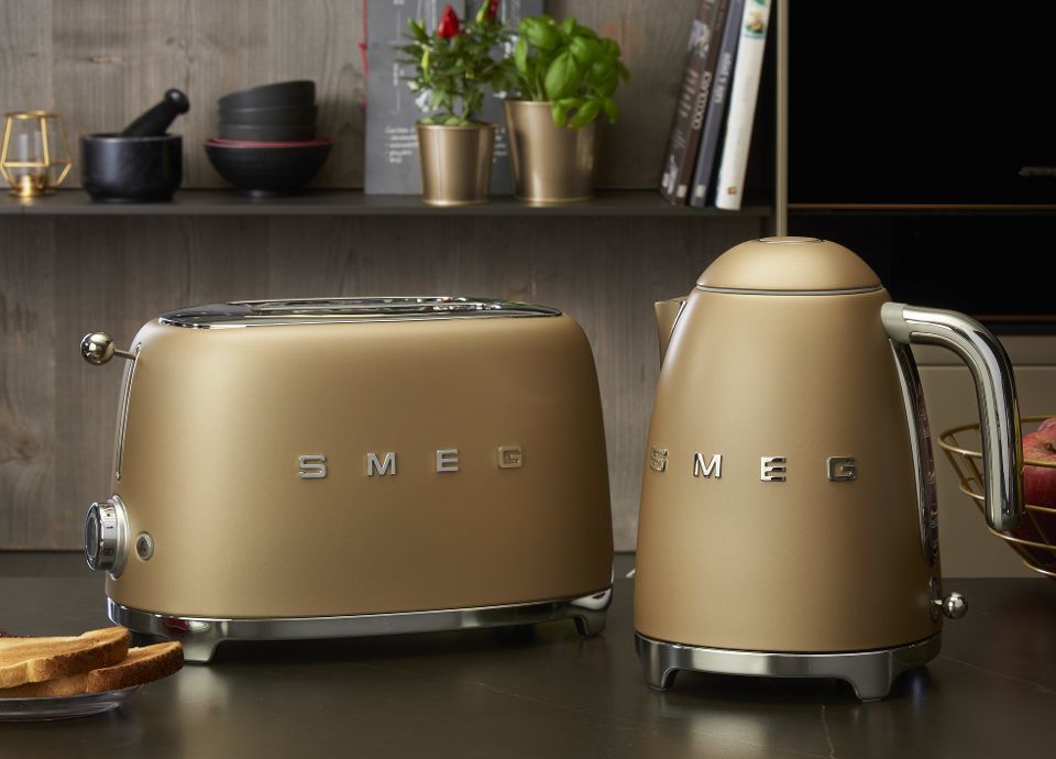 Smeg Electric Kettle Matte Champagne & 2-Slice Toaster Matte Champagne