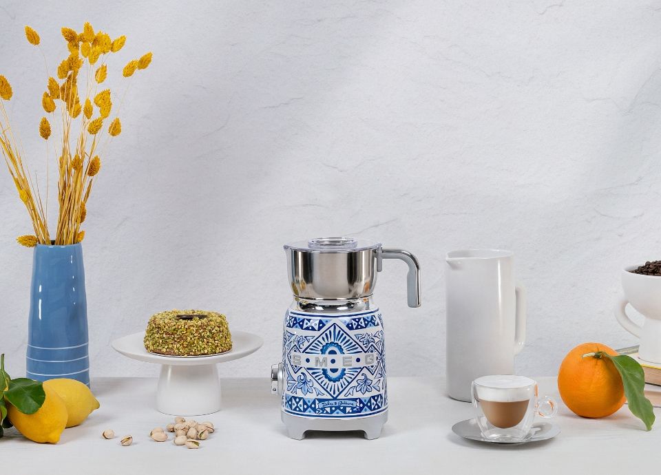 Espumador de leche Smeg Blu mediterraneo