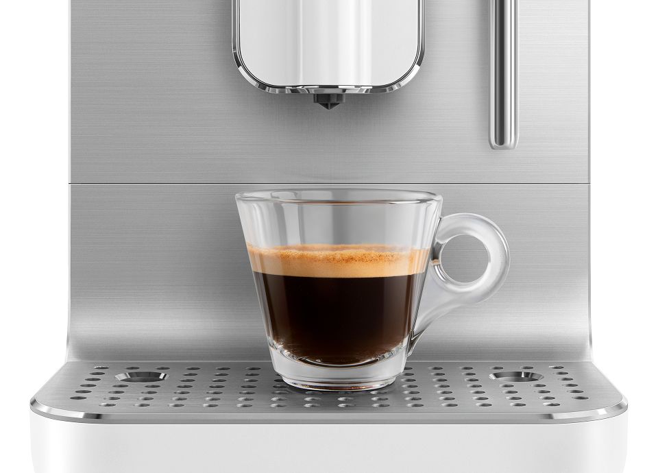 Smeg coffee machine with thermoblock technology brewing espresso