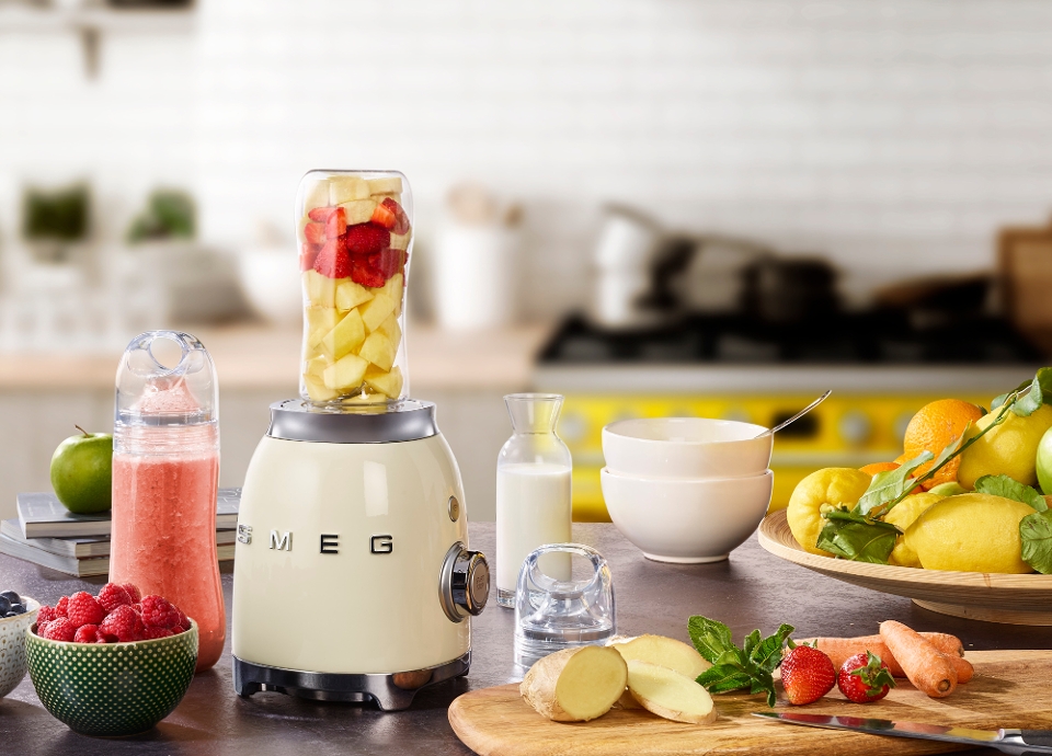 Le plein de vitamines à emporter avec le blender SMEG