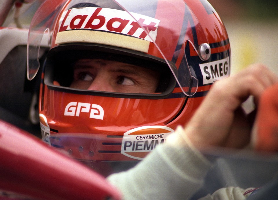 Histoire SMEG - Le pilote Gille Villeneuve, courant pour Ferrari, sponsorisé par Smeg I SMEG Professional