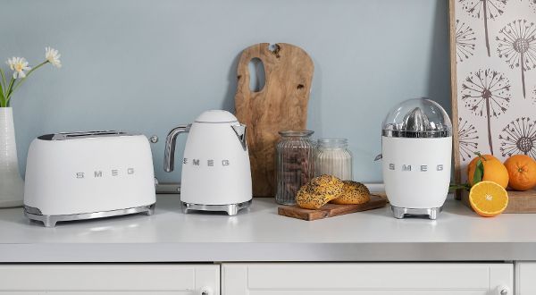 Pequeño electrodoméstico Smeg distribuido por Imco cocinas Zaragoza