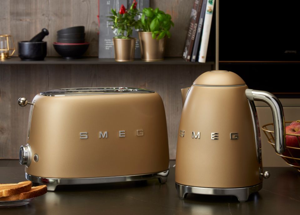 SMEG Electric Kettle 3D Logo