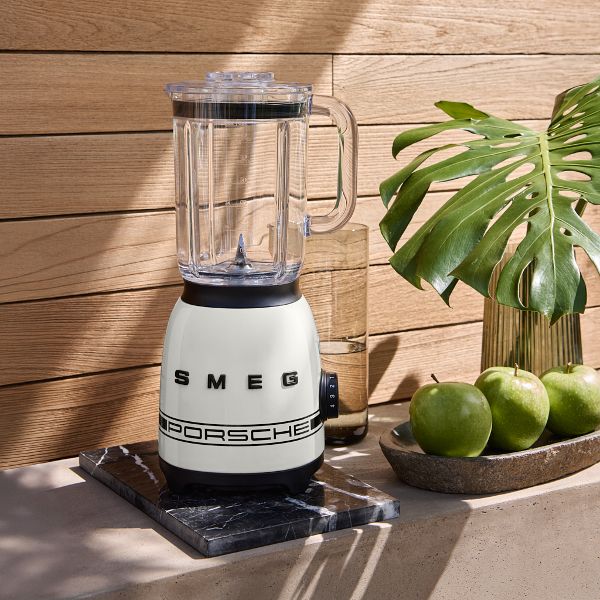 Blender Porsche x SMEG Carrara White