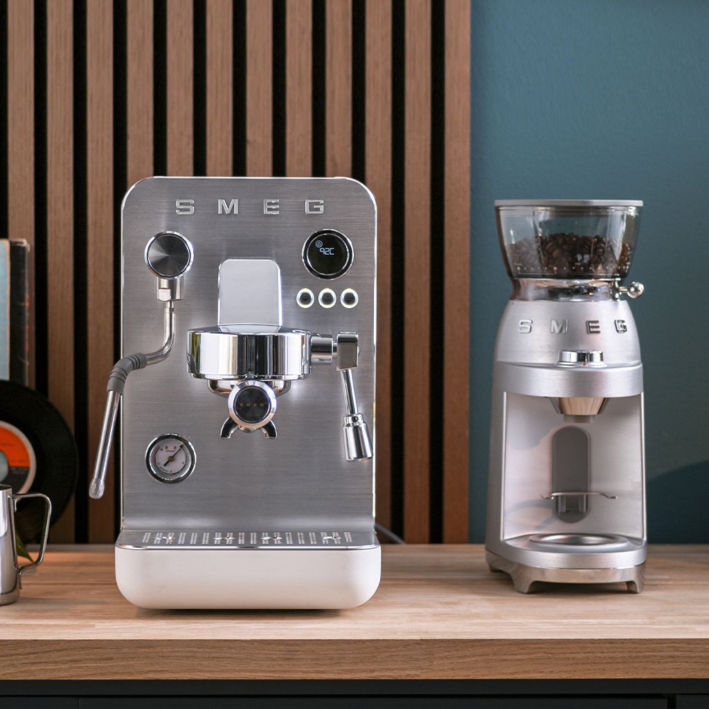 Máquina de café e moinhos semiprofissionais