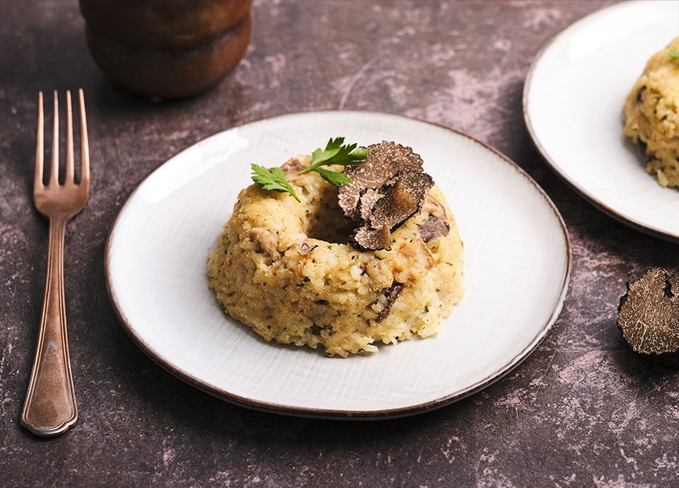 Salgados de arroz com cogumelos e trufa