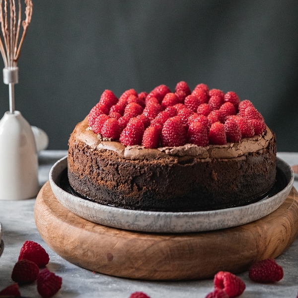 valentines-day-cheesecake-with-chocolate-ganache