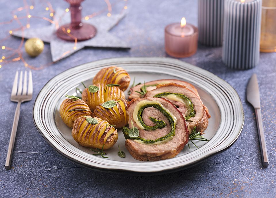 Gevulde kalfsrollade en hasselback aardappelen