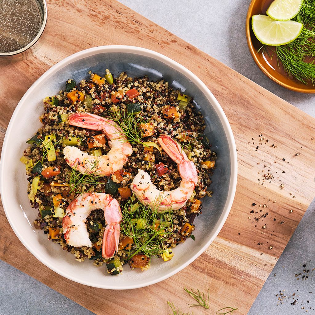 Quinoa com gengibre, vegetais e camarão