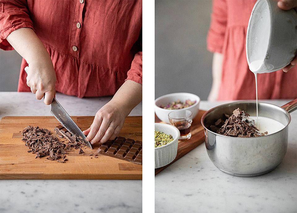 Tartufini al cioccolato e rum, con pistacchi e rose