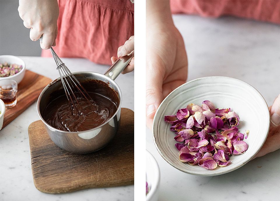 TRUFAS CON CHOCOLATE Y RON, CON PISTACHOS Y ROSAS