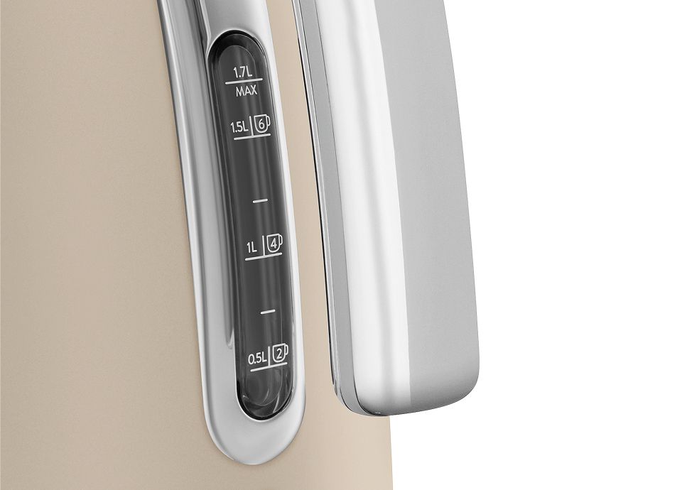 Close-up do indicador de nível de água transparente da chaleira Moonlight com acabamento mate, com marcações em litros e chávenas.