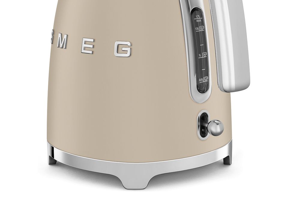 Close-up da base da chaleira Moonlight com acabamento mate e da alavanca de controlo em cromado, evidenciando a textura mate refinada.