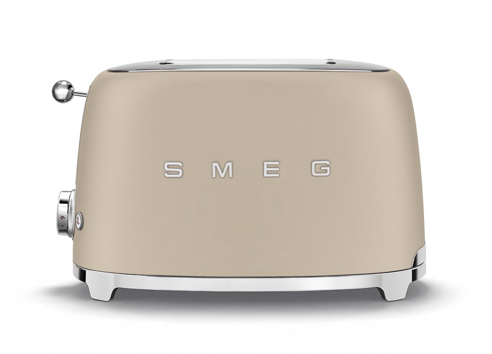 Vistas frontal e lateral da torradeira Moonlight com acabamento mate, destacando a alavanca de controlo em cromado, o botão stop e o logótipo Smeg.