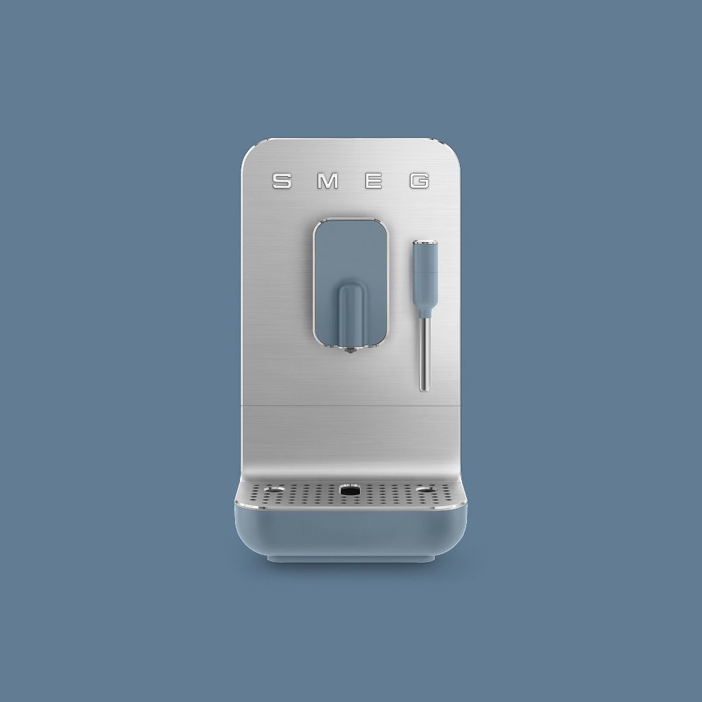 Automatic coffee machine with steam wand