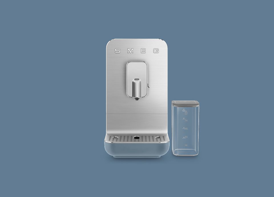 Macchina da caffè automatica con sistema latte