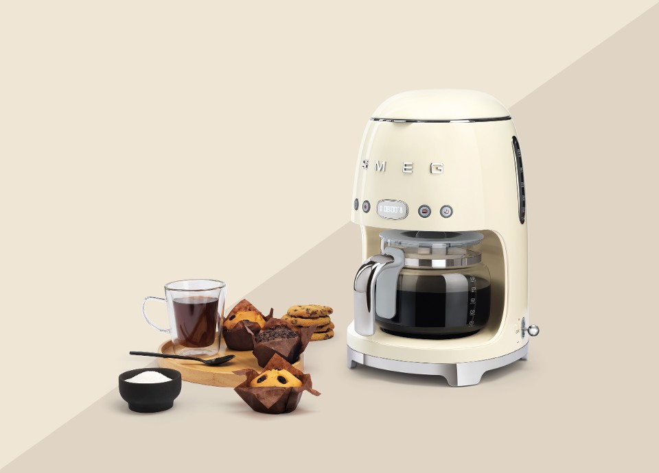 Machine à café filtre DCF02 Smeg