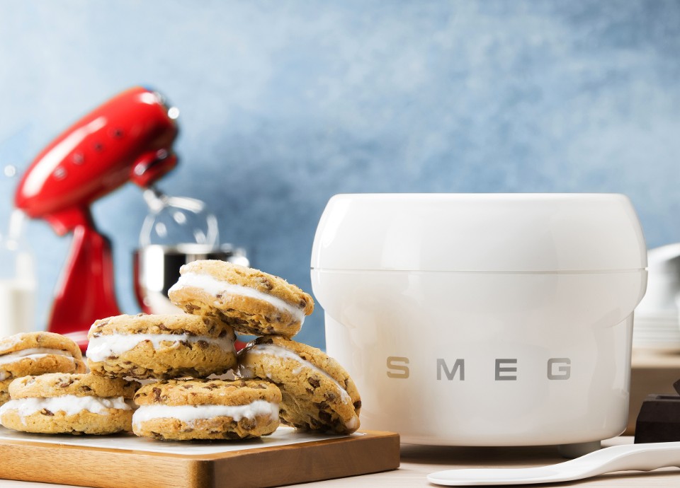 PERFECT COLD DESSERTS WITH THE ICE CREAM ACCESSORY Smeg