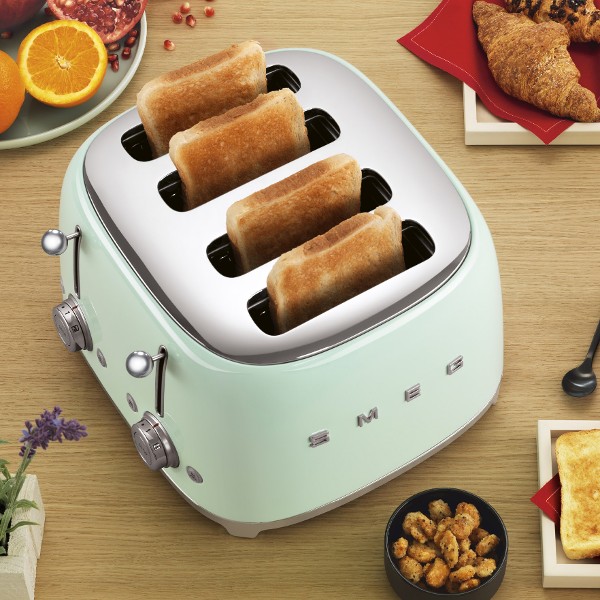 THE NEW SMEG 50'S RETRO STYLE 4 SLICE TOASTER