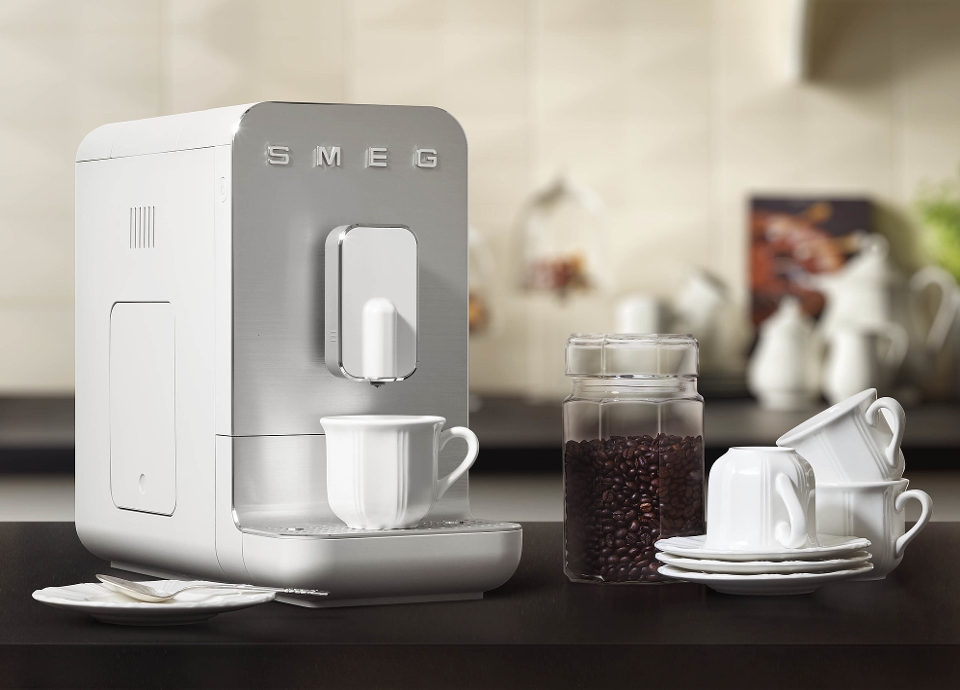 Cafetera Espresso Superautomática Smeg BCC02EGMEU