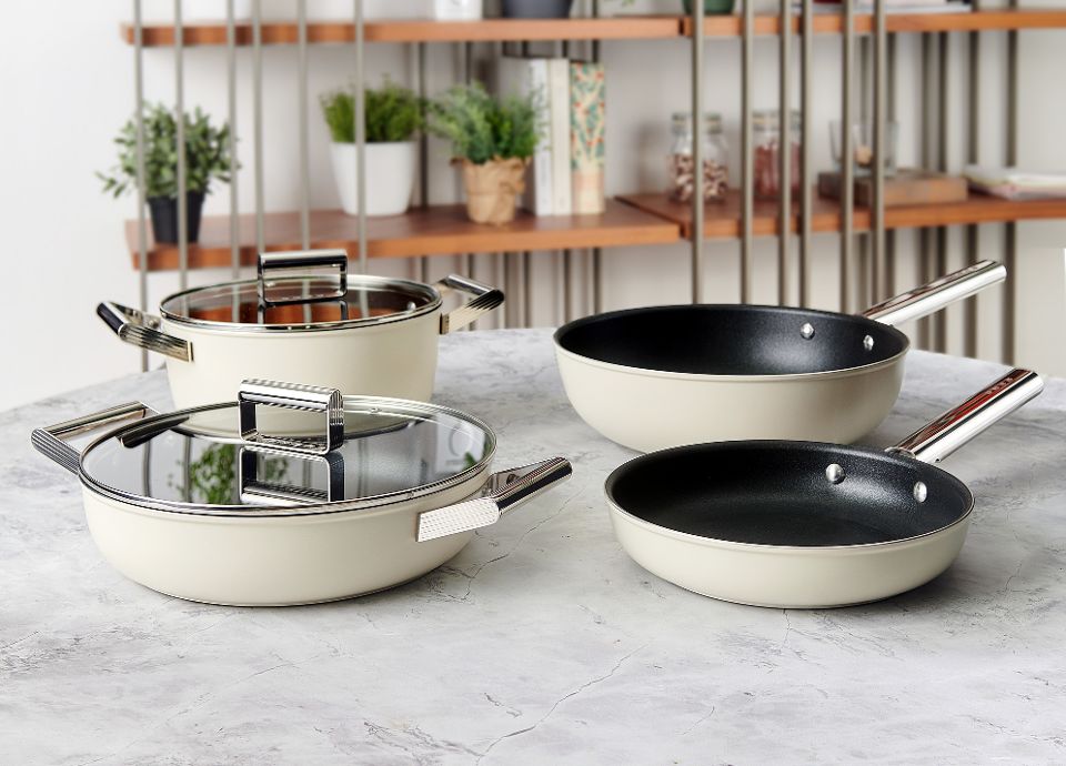 CASSEROLES POUR LA TABLE DE CUISSON INDUCTION FULL ZONE