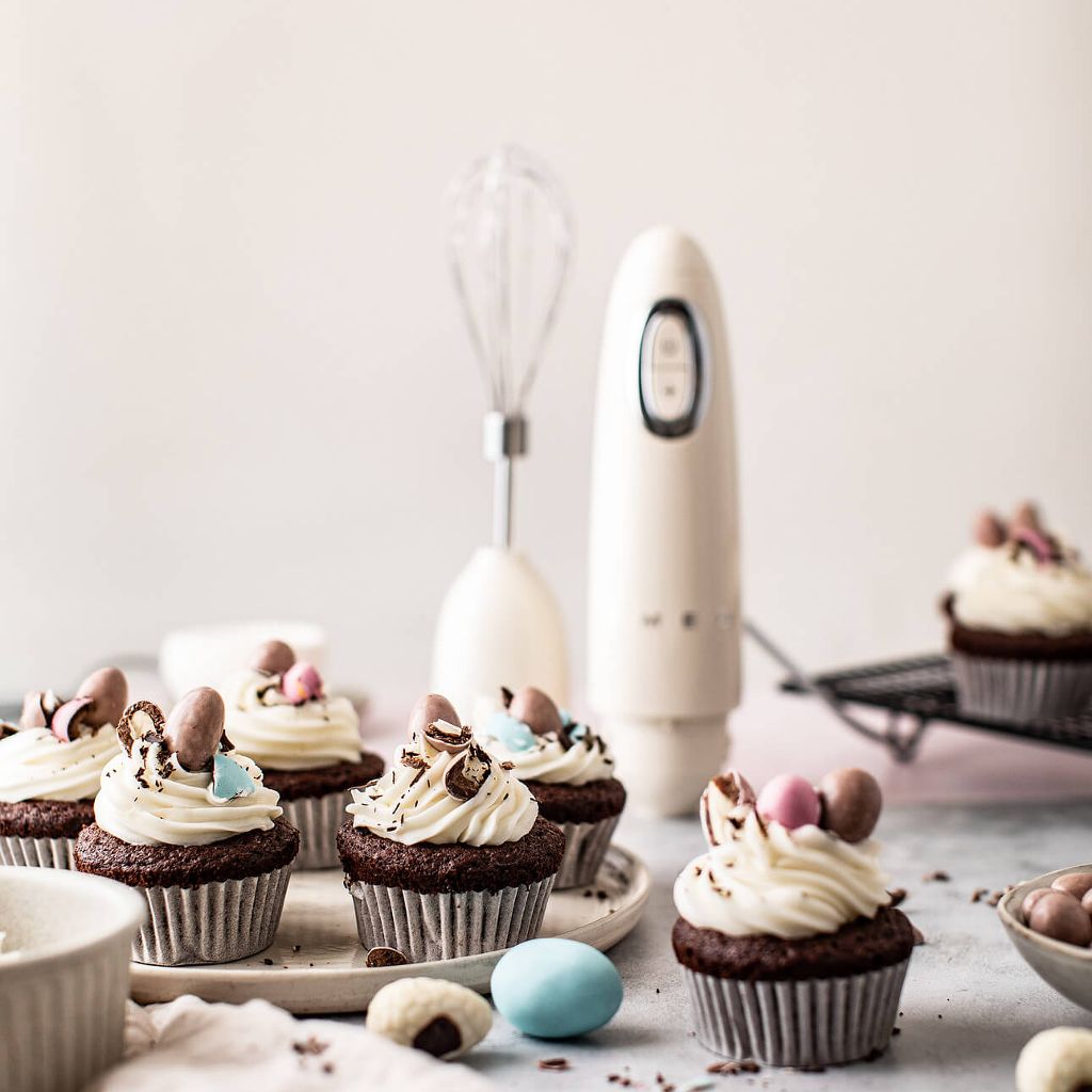 Chocolate & Vanilla Buttercream Cupcakes