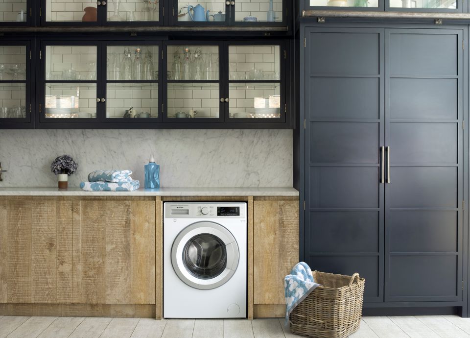 WASHING MACHINES WITH REDUCED DEPTH